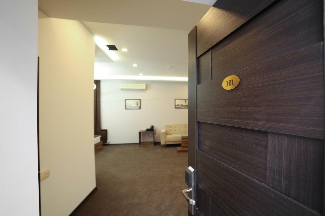 Moscow Boutique Hotel Jerevan Exteriör bild
